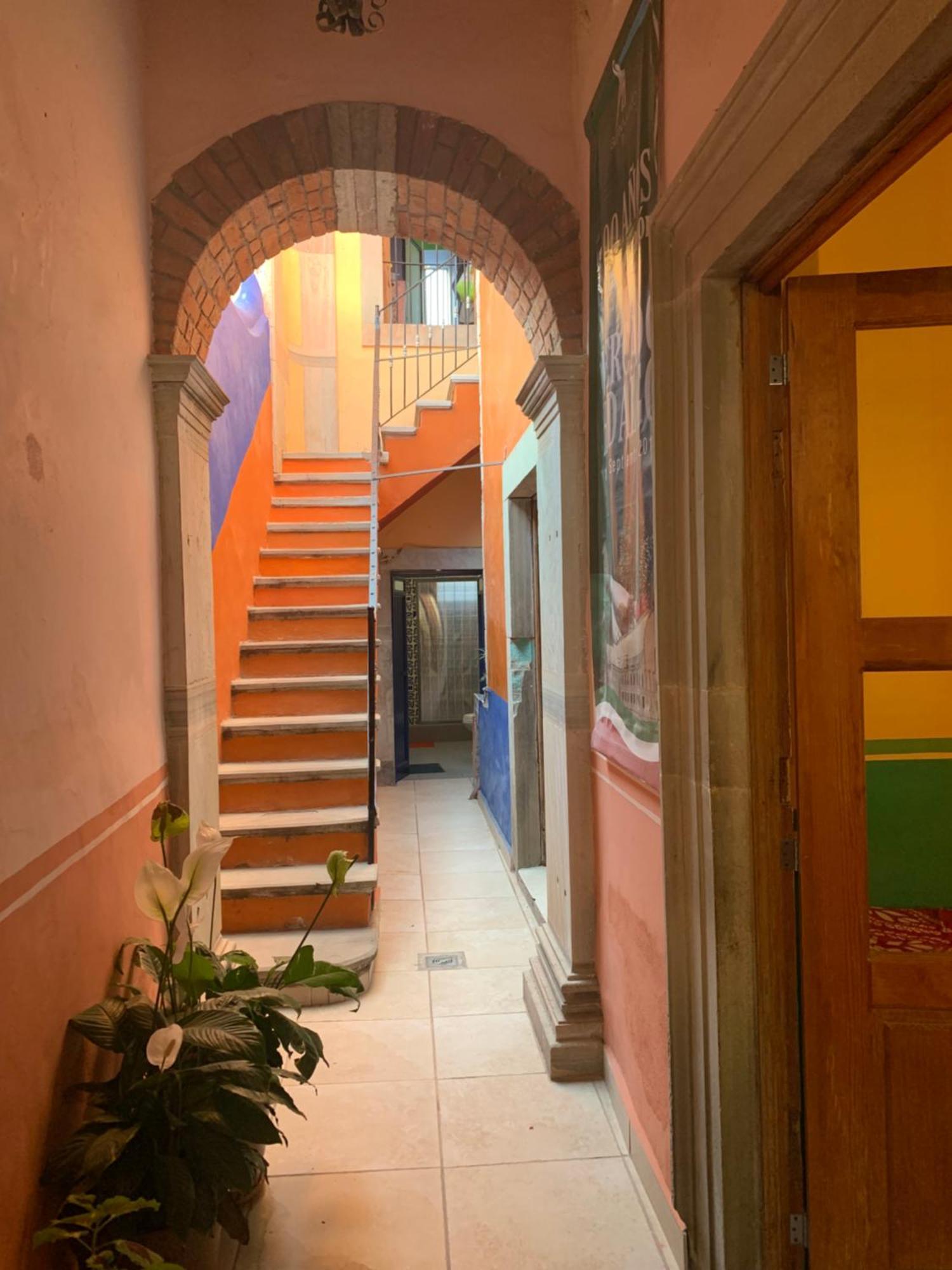 Centro Quiet 3-story With Great Views